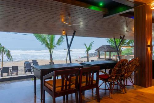 palm tree heritage beach resort