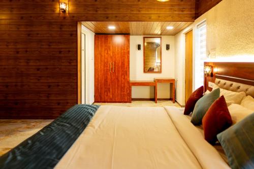 palm tree heritage beach resort