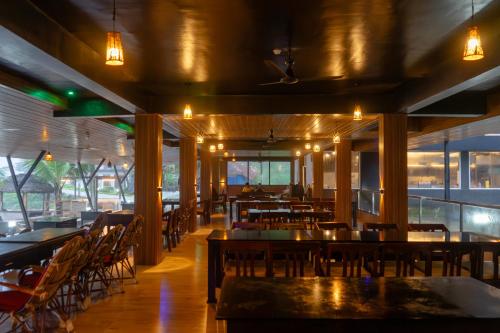 palm tree heritage beach resort