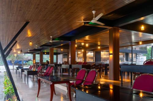 palm tree heritage beach resort