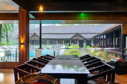 palm tree heritage beach resort