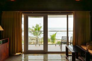 palm tree heritage beach resort