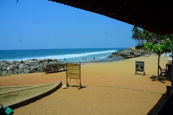 palm tree heritage beach resort