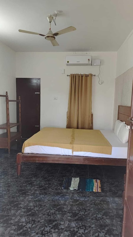 palm tree heritage beach resort