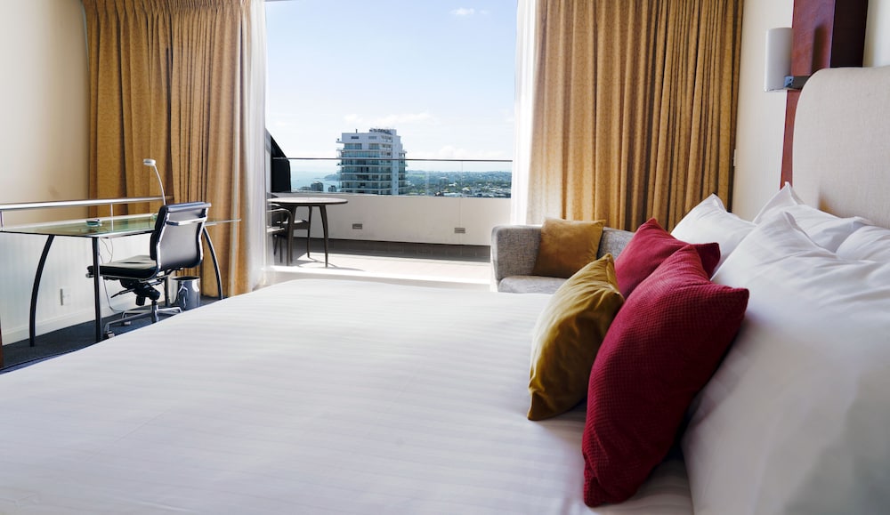 crowne plaza auckland by ihg