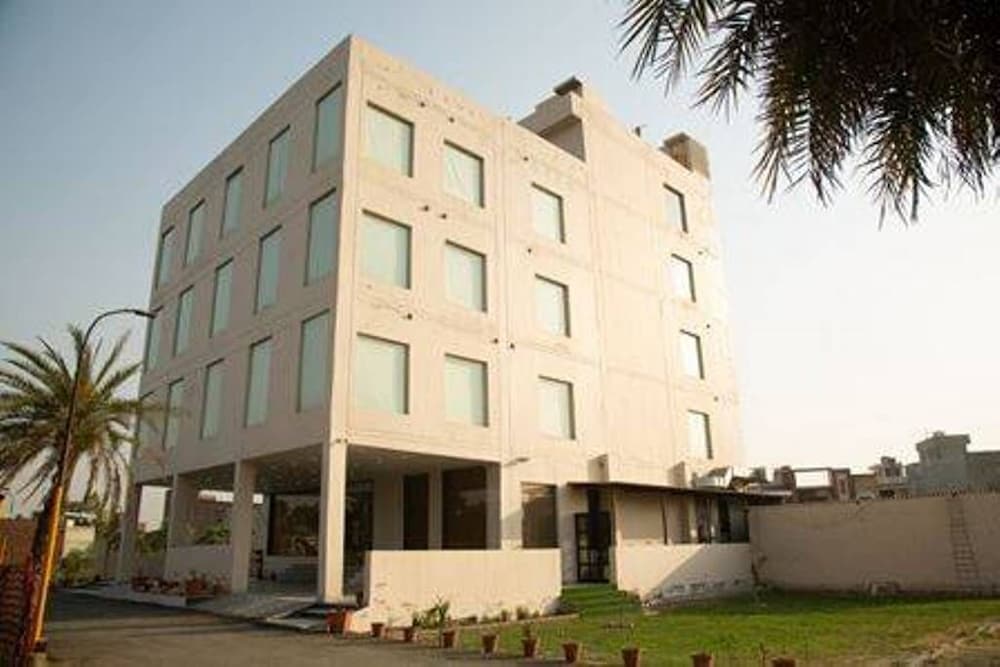 comfort hotel amritsar by choice hotels