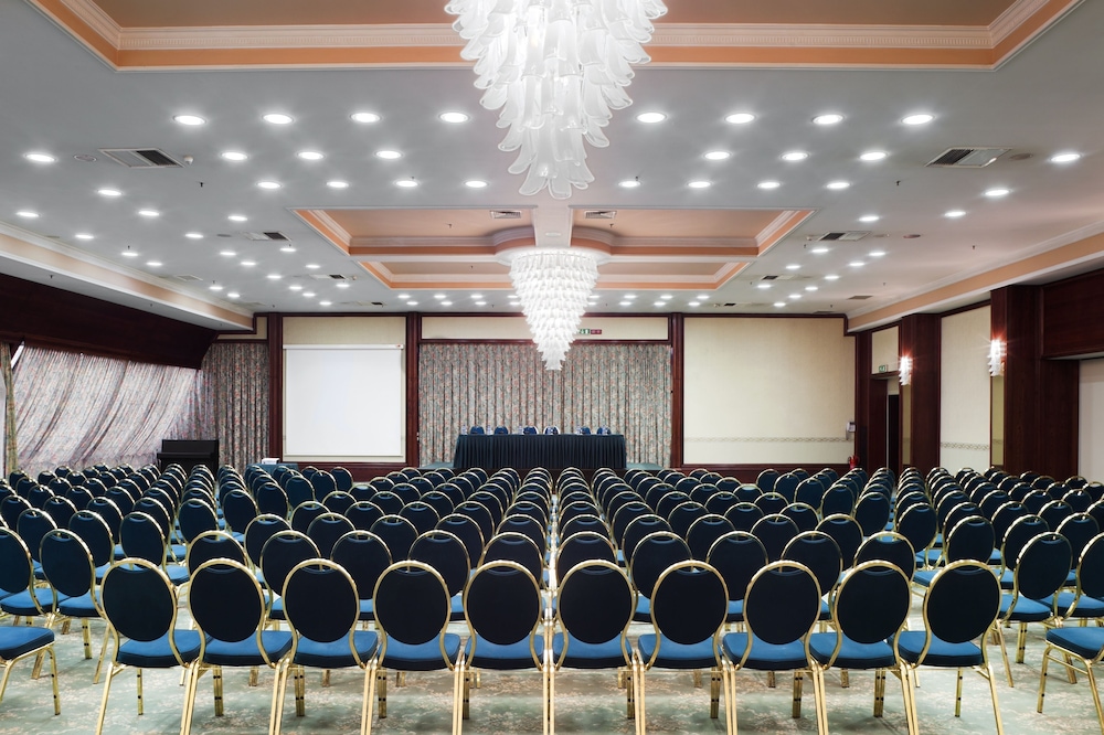 holiday inn skopje by ihg