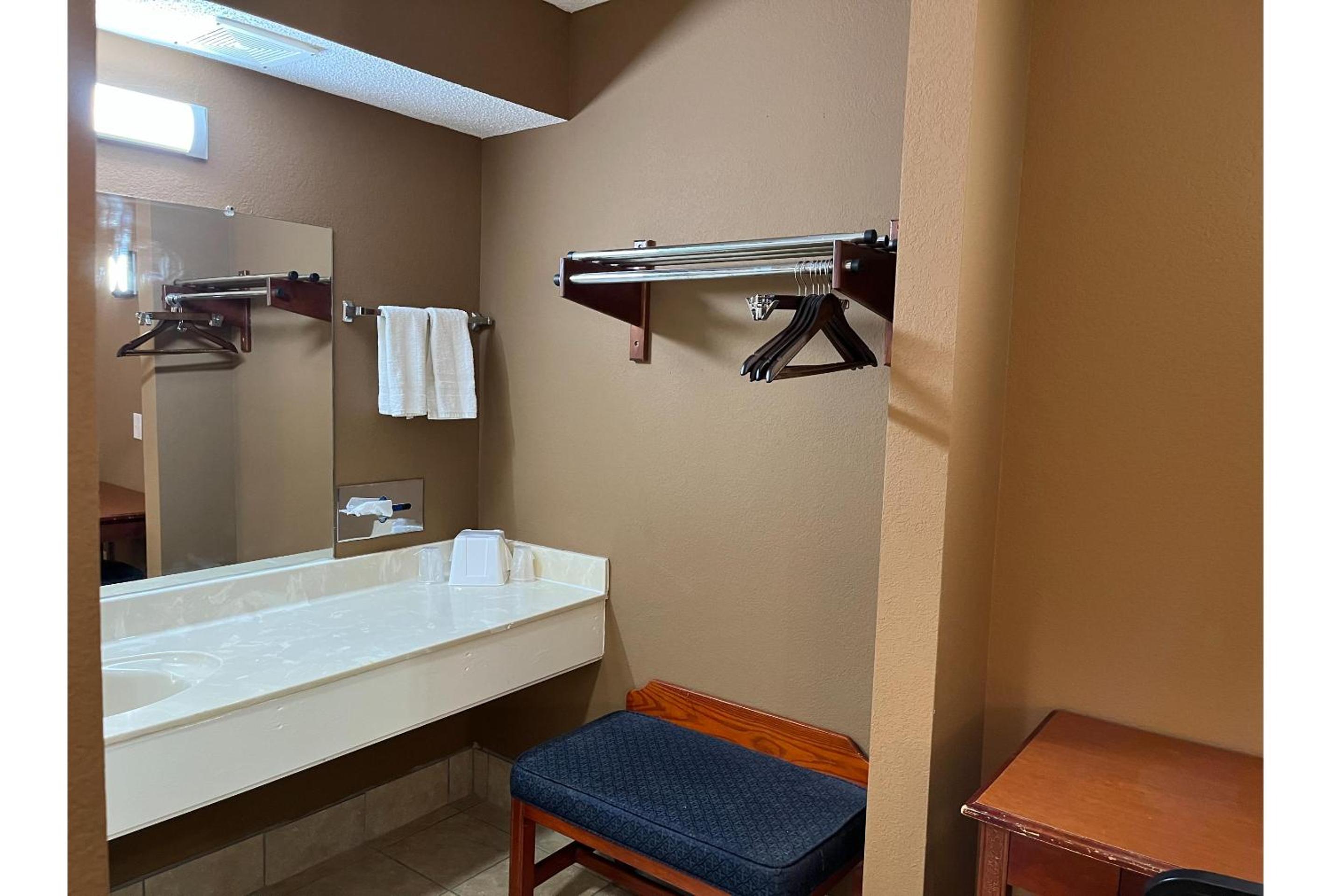 motel 6 millington tn