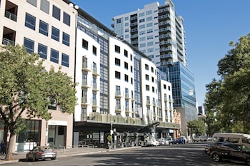 mantra hindmarsh square adelaide