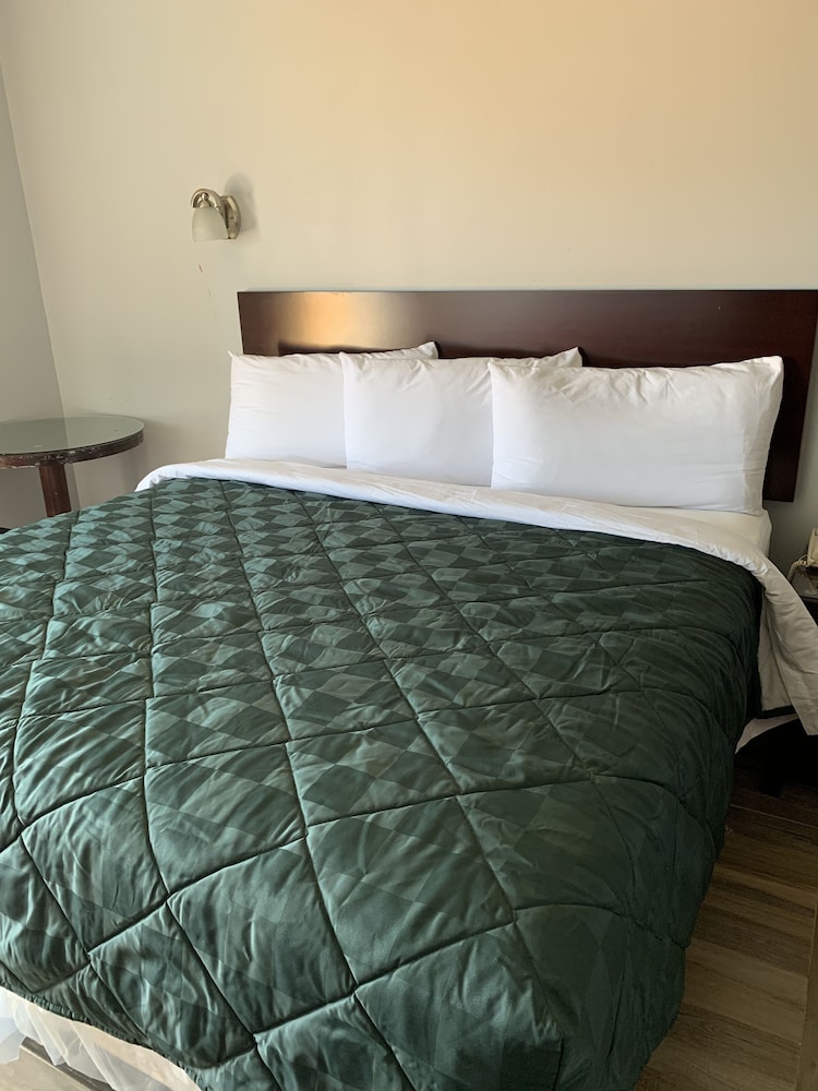 blue bay inn and suites