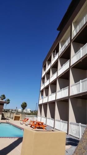 blue bay inn and suites