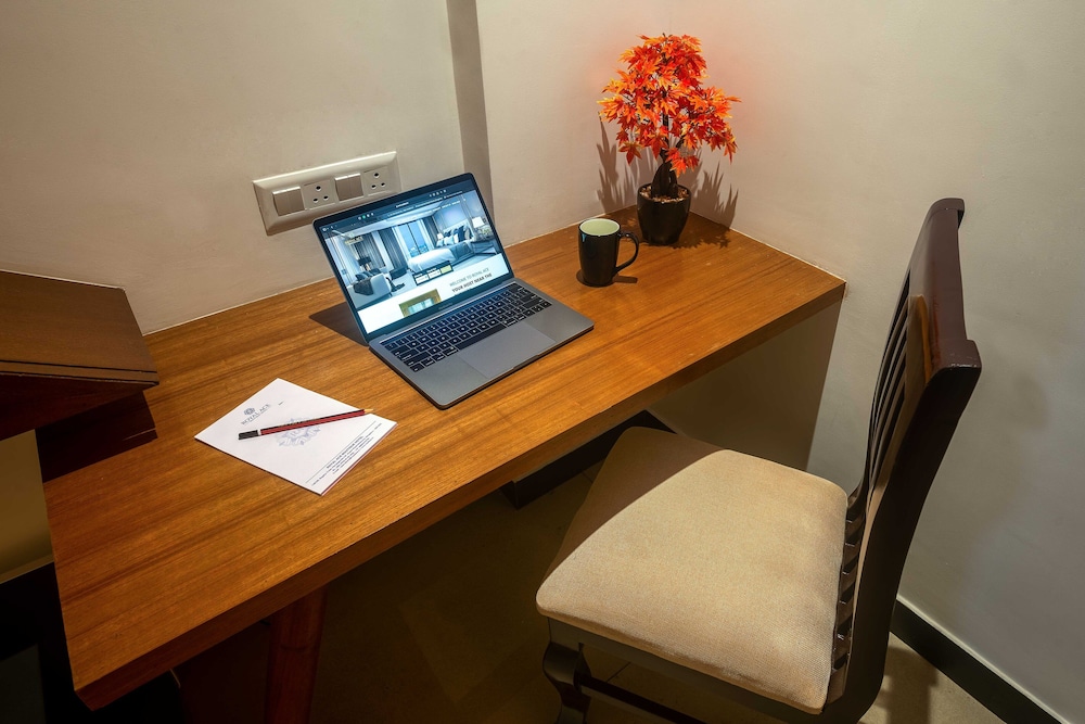 royal ace boutique hotel