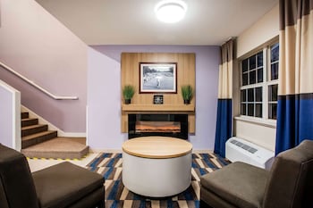 Microtel Inn & Suites By Wyndham Southern Pines / Pinehurst,North Carolina>>Aberdeen,2 star