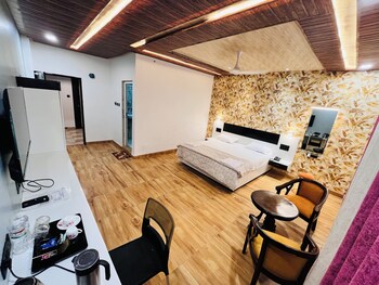 hotel buddha park near sarnath