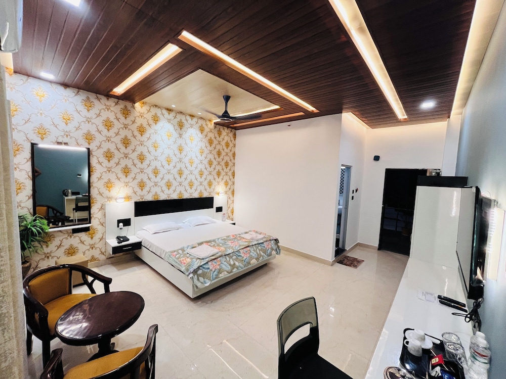 hotel buddha park near sarnath