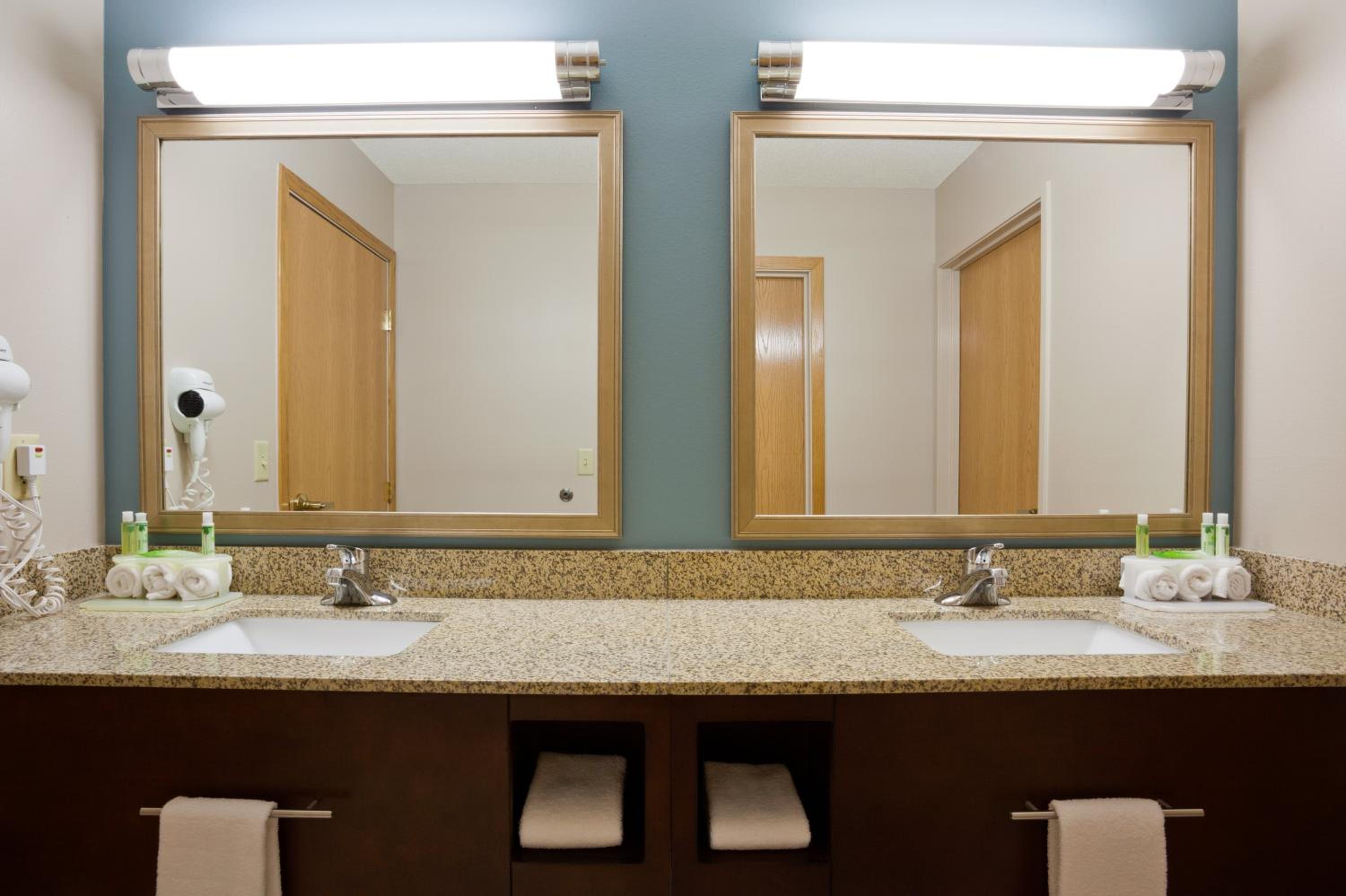 holiday inn express hotel and suites st cloud by ihg