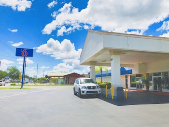 motel 6 starke fl