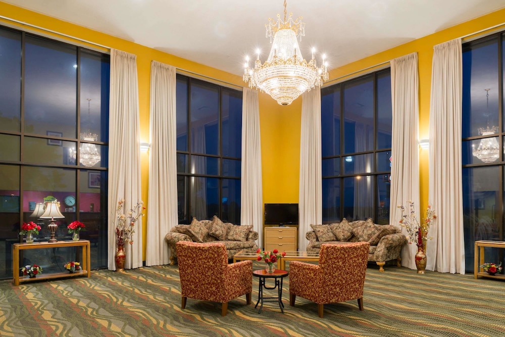 super 8 by wyndham staunton