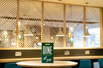 Holiday Inn Stevenage By Ihg,Hertfordshire>>Baldock,4 star