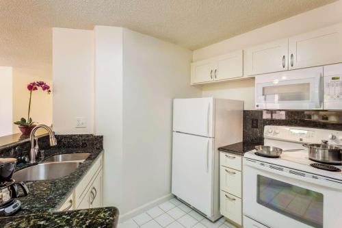 aston at the executive centre hotel