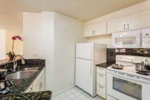 aston at the executive centre hotel