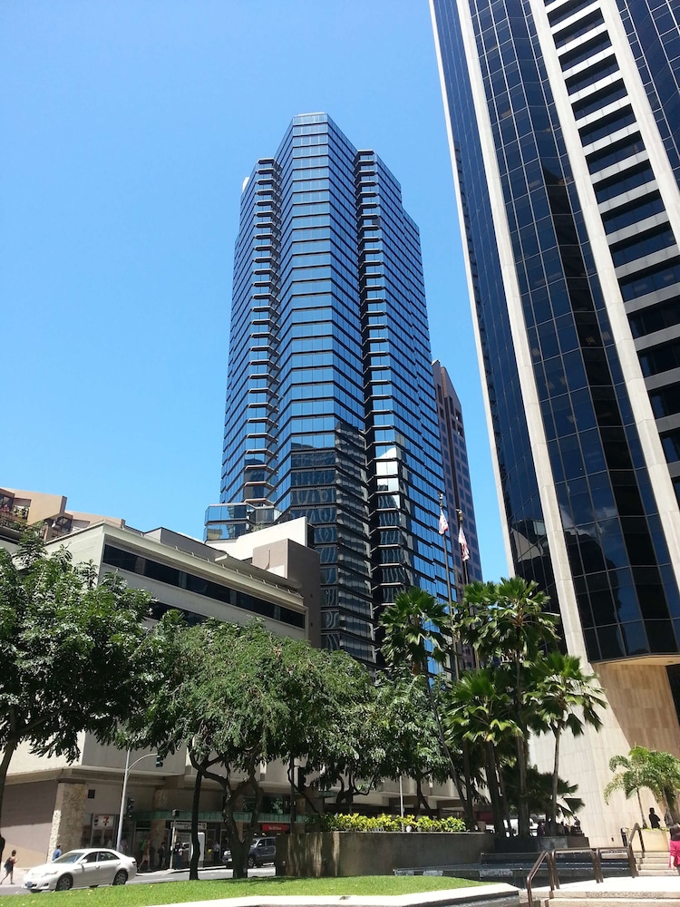 aston at the executive centre hotel