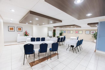 holiday inn express waikiki by ihg