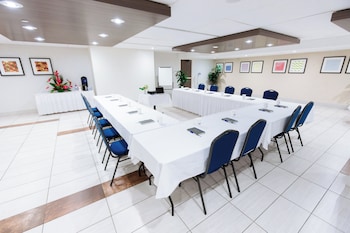 holiday inn express waikiki by ihg