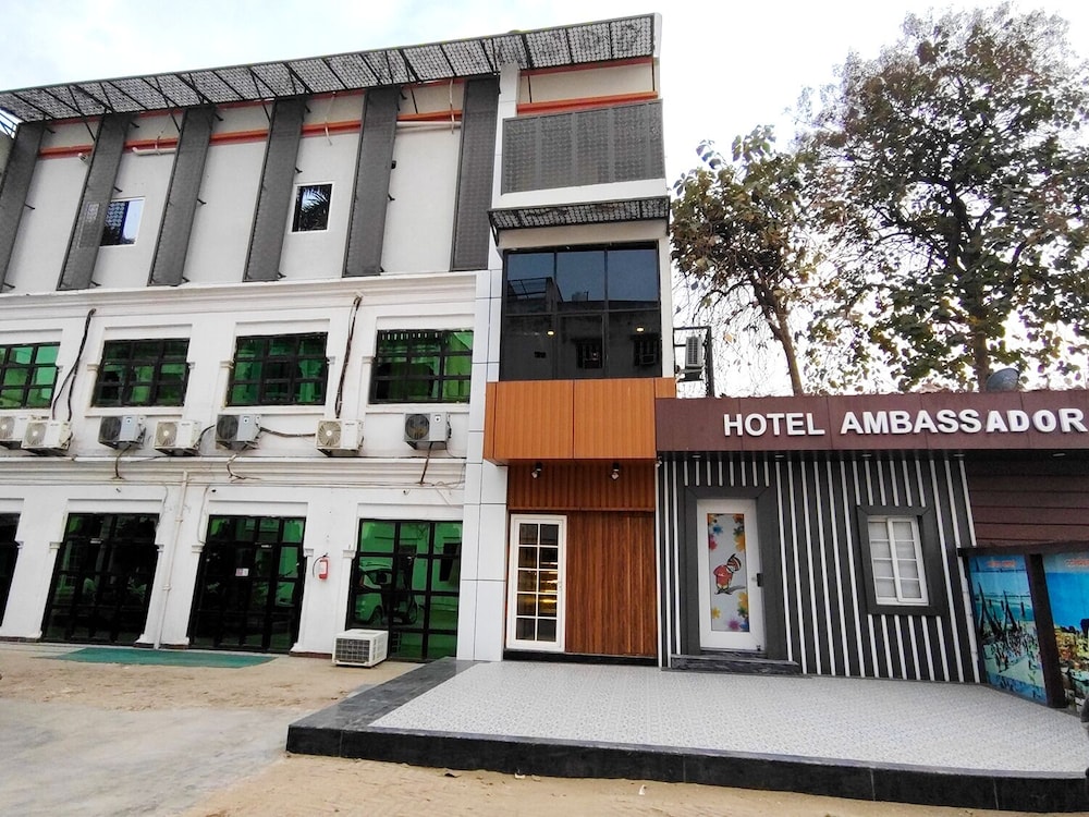 the hotel ambassador inn