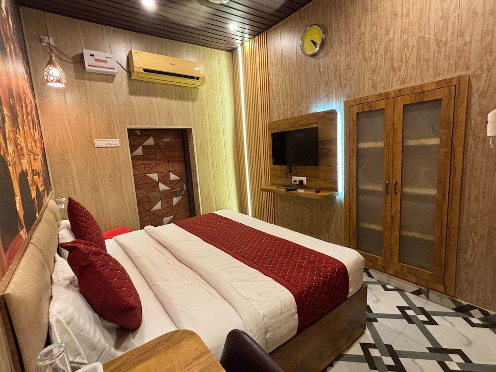 the hotel ambassador inn