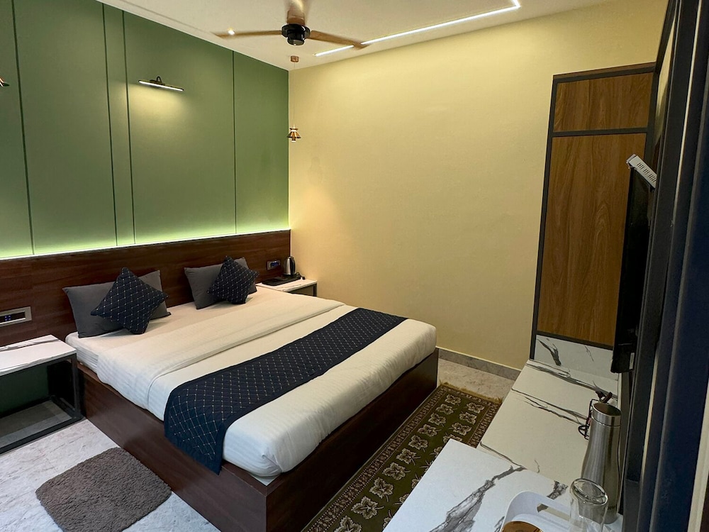 the hotel ambassador inn