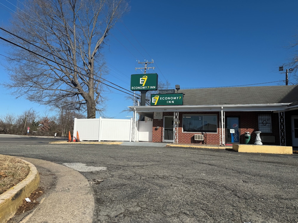 economy 7 inn hampton