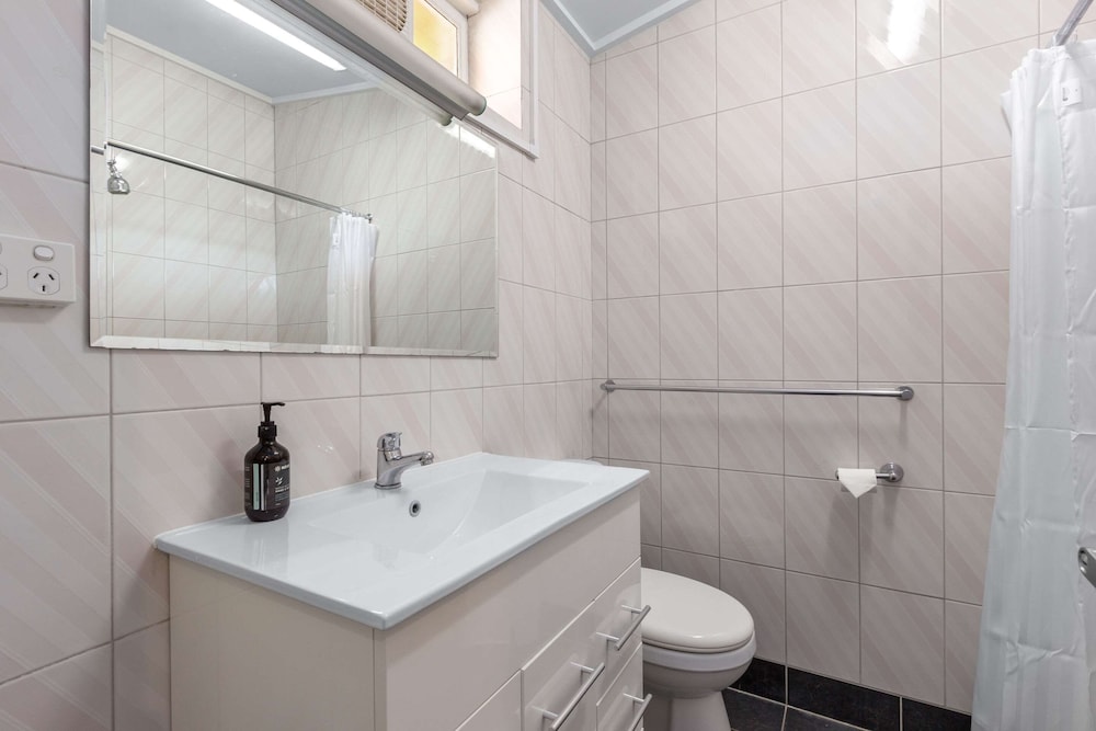 econo lodge east adelaide