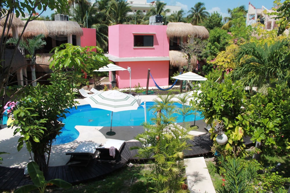 hotel cabanas maria del mar