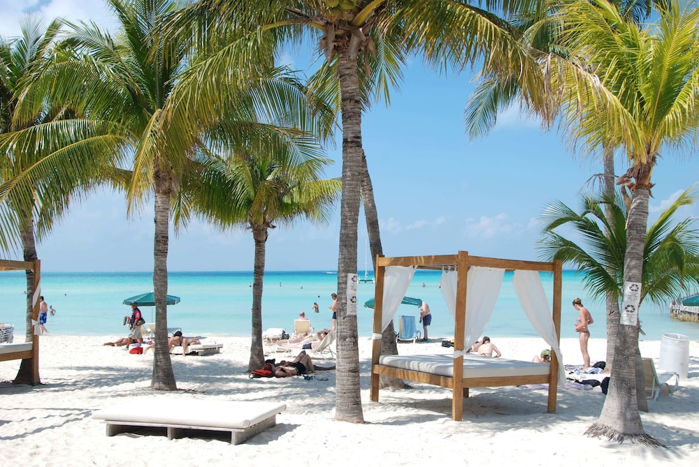 hotel cabanas maria del mar