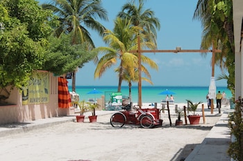 hotel cabanas maria del mar