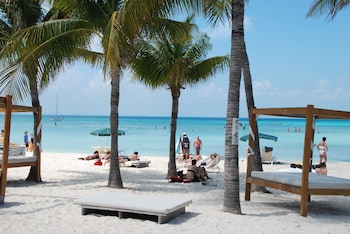 hotel cabanas maria del mar