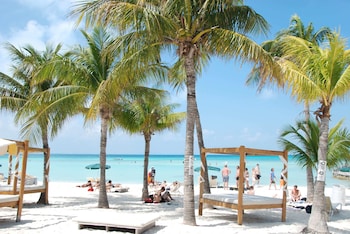 hotel cabanas maria del mar