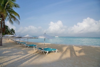 hotel cabanas maria del mar