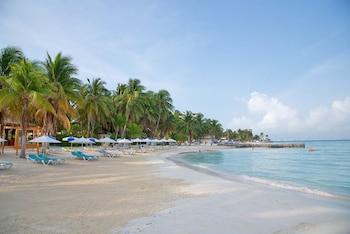 hotel cabanas maria del mar