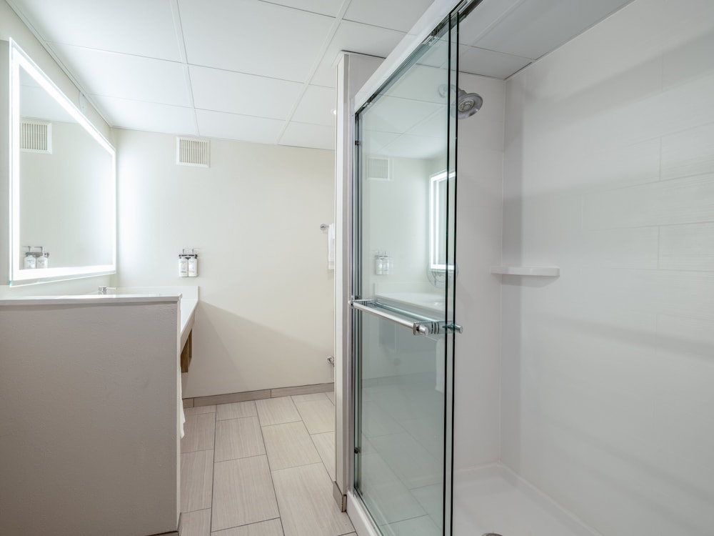 holiday inn express and suites greensboro i 40 wendover by ihg