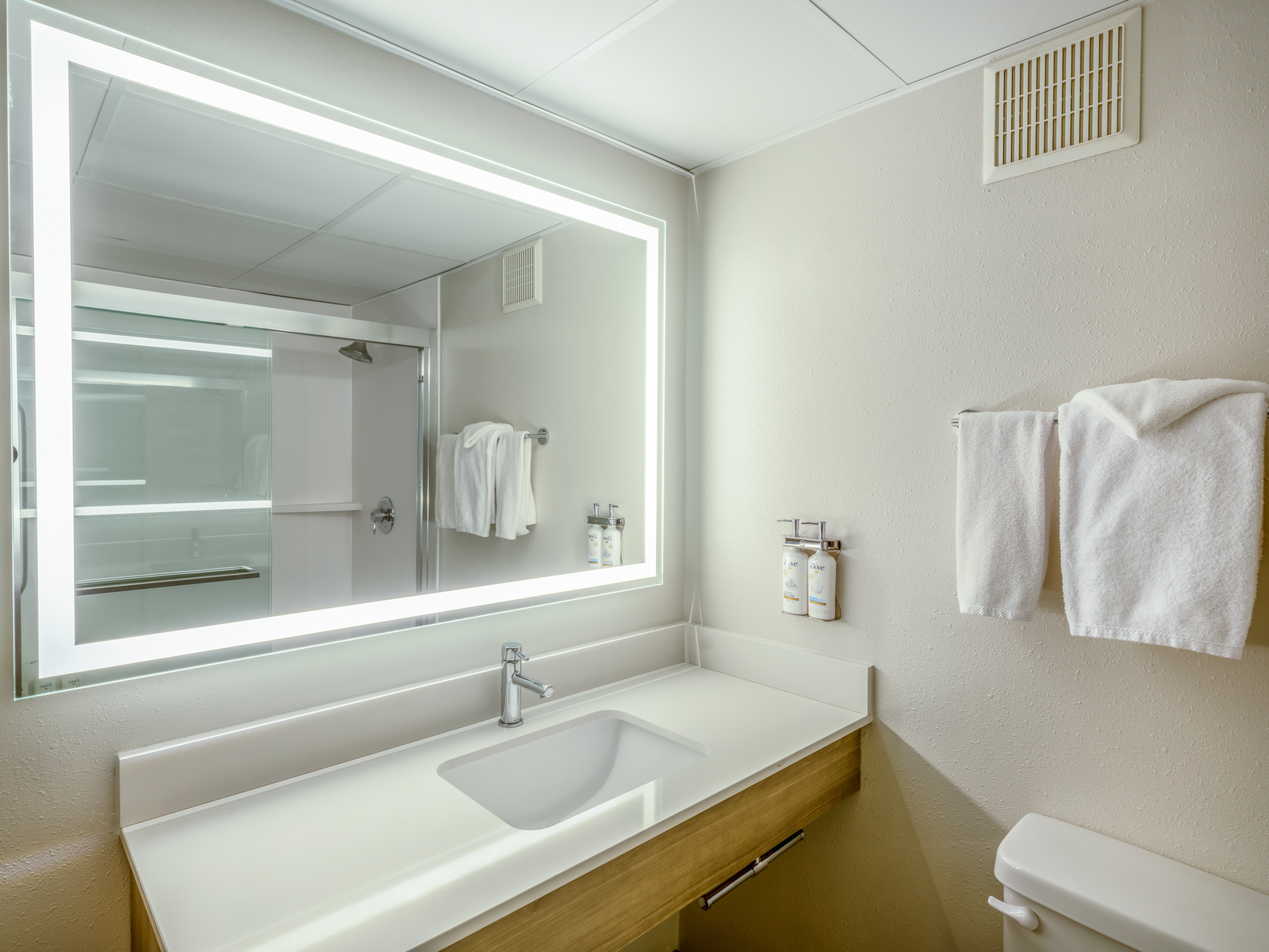 holiday inn express and suites greensboro i 40 wendover by ihg
