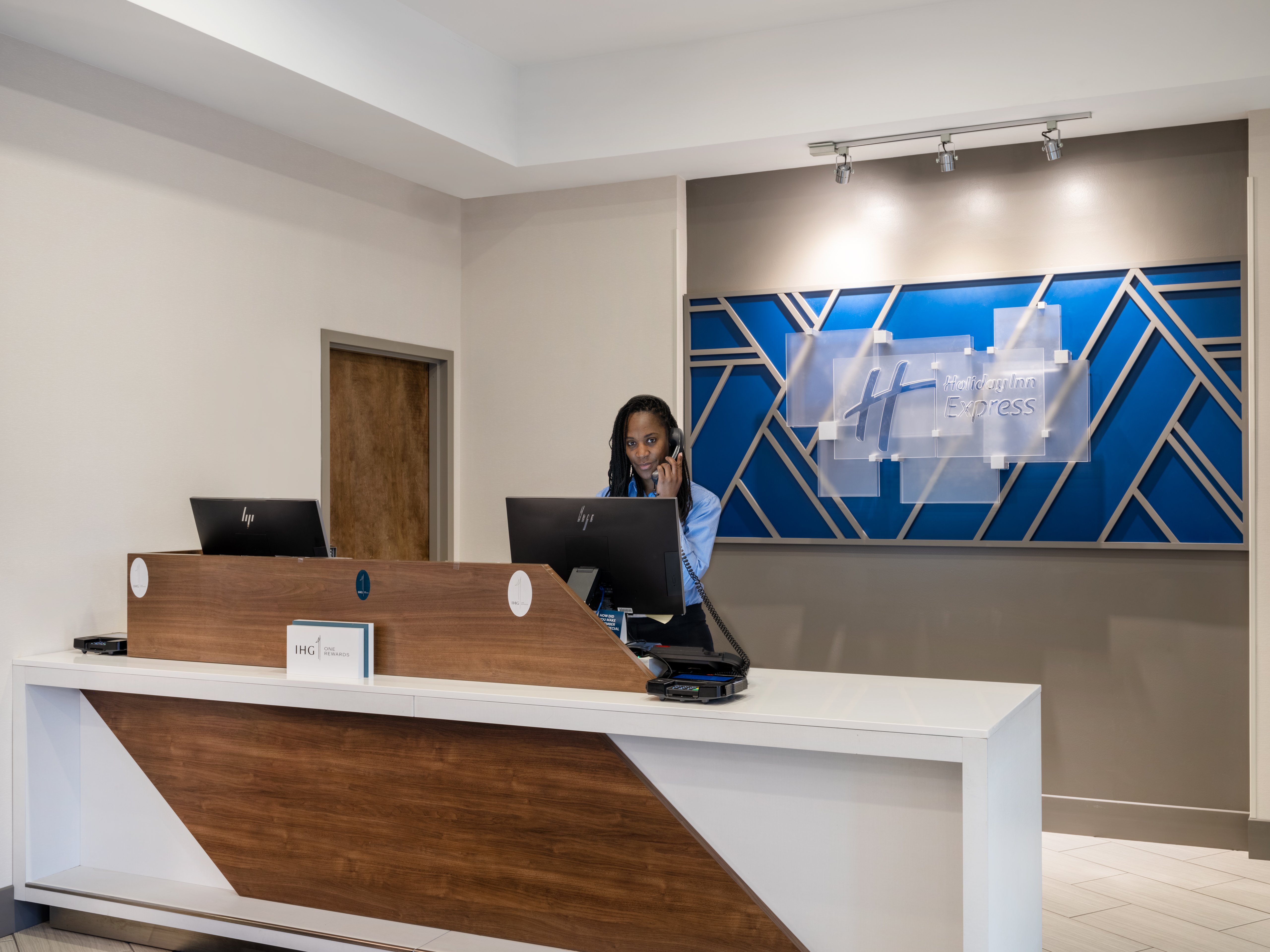 holiday inn express and suites greensboro i 40 wendover by ihg