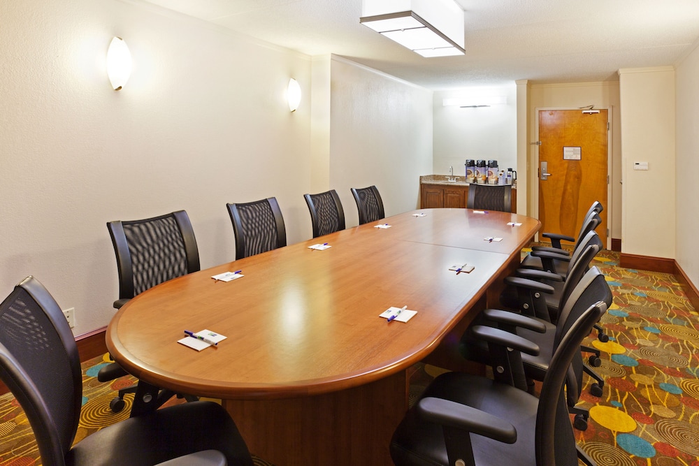 holiday inn express and suites greensboro i 40 wendover by ihg