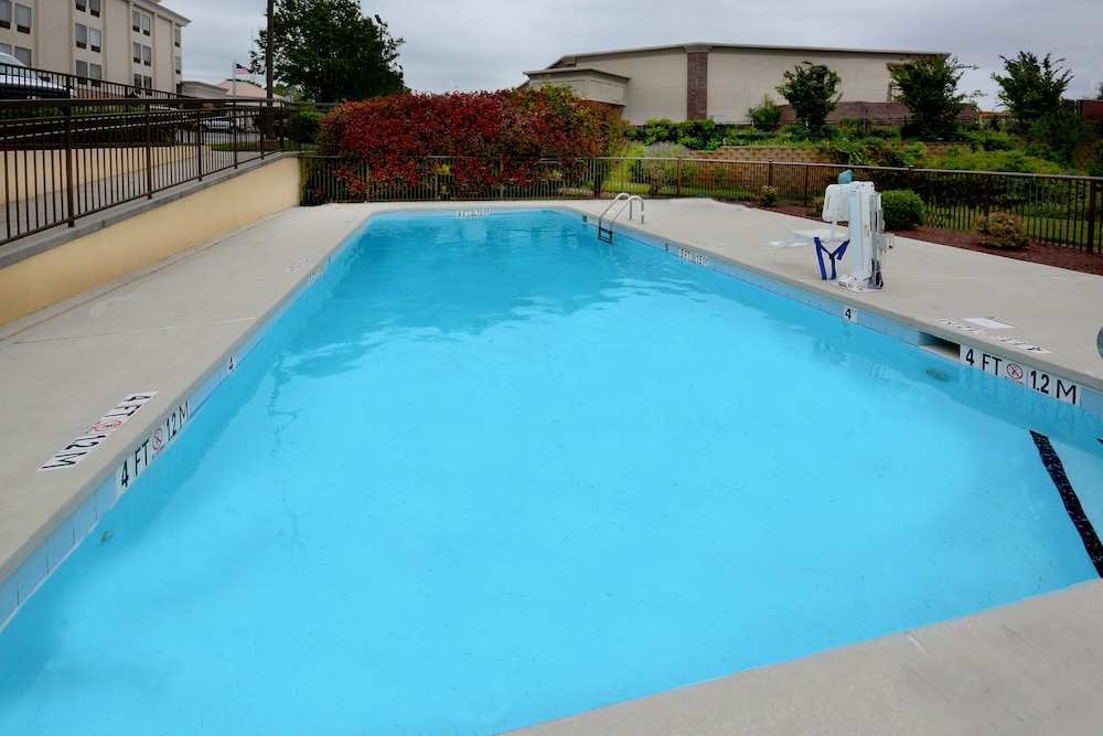 holiday inn express and suites greensboro i 40 wendover by ihg
