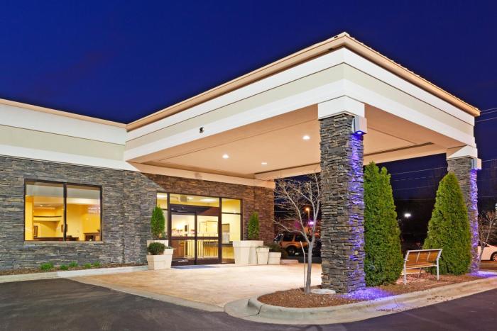 holiday inn express and suites greensboro i 40 wendover by ihg