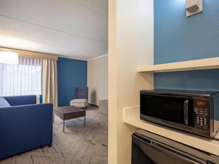holiday inn express and suites greensboro i 40 wendover by ihg