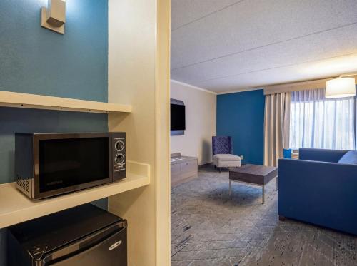 holiday inn express and suites greensboro i 40 wendover by ihg