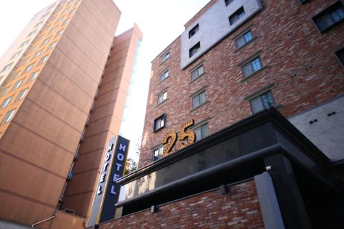 25 hotel