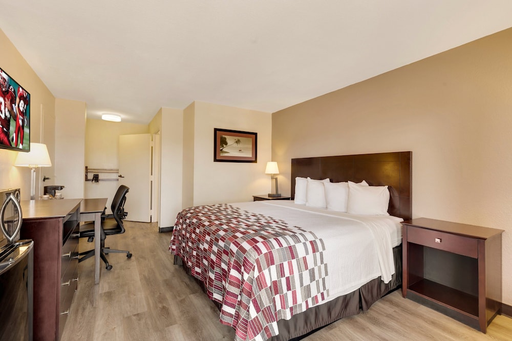 red roof inn gulfport biloxi airport